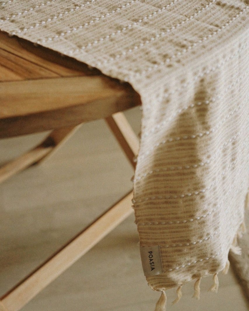 Neary | Table runner